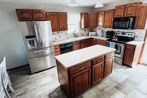 Kylskåp, mikrovågsugn, ugn och spishäll