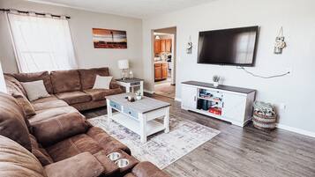Smart TV, futbolito y libros