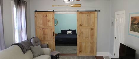 Smart-TV, DVD-Player, Bücher