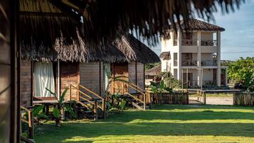 Chalé família | Frigobar, escrivaninha, Wi-Fi de cortesia, individualmente decorados
