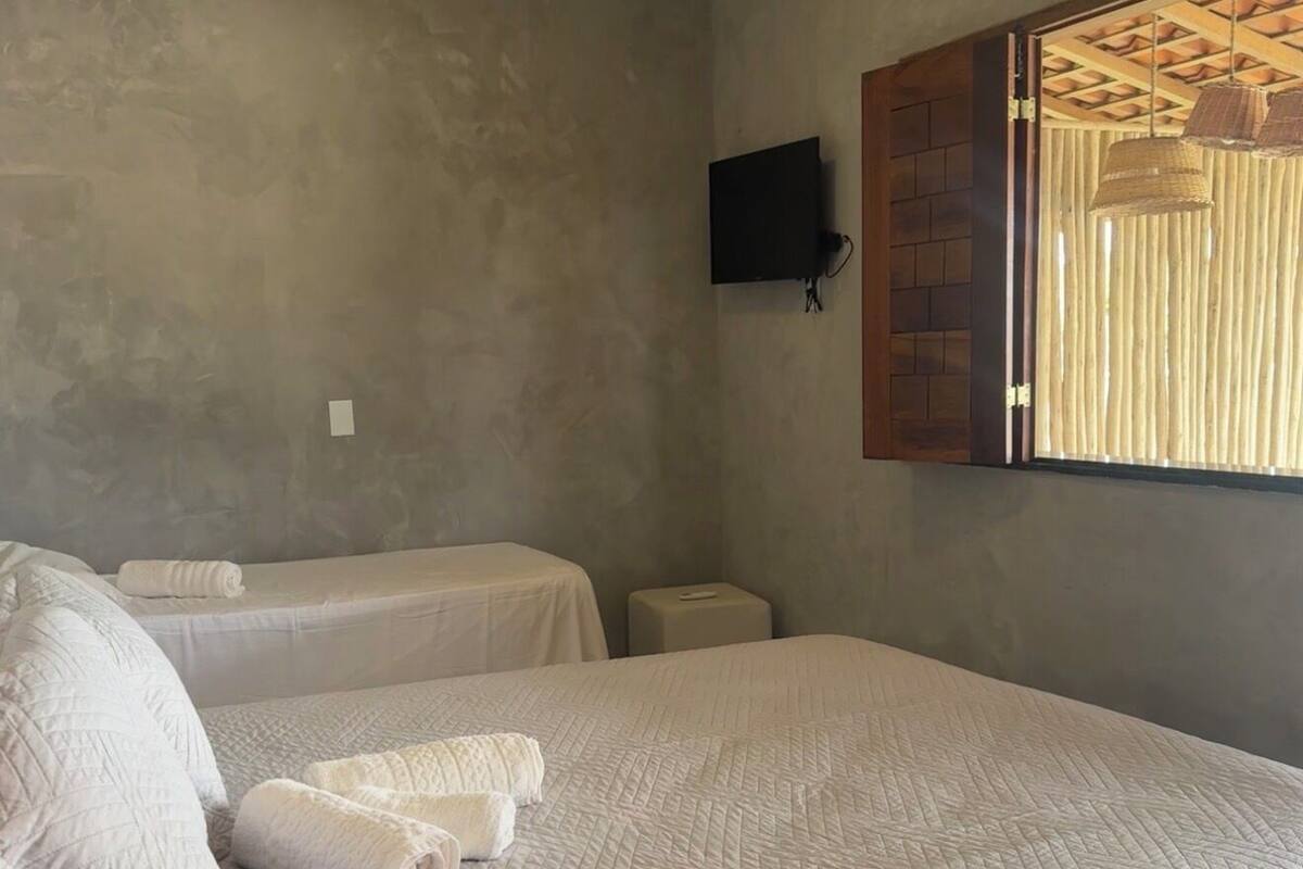 Minibar, escritorio, wifi gratis y decoración personalizada 