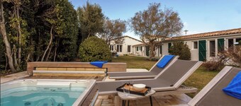 Villa Luxueuse 4 Chambres Proche Plage / Luxurious Villa 4BR Near Beach
