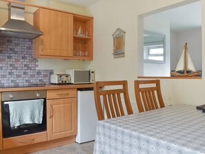 Private kitchen - 3 bedroom accommodation in Seaton (Seaton)