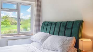 3 bedrooms, free WiFi, bed sheets