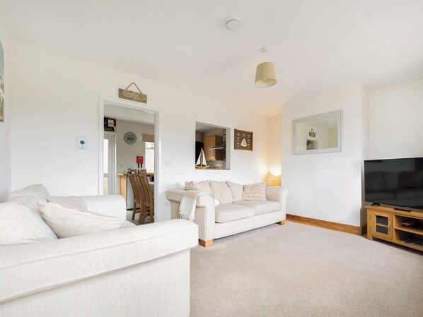Living area - 3 bedroom accommodation in Seaton (Seaton)