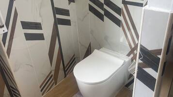 淋浴設備、風筒、坐浴桶、提供毛巾