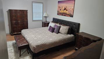 3 makuuhuonetta, silitysrauta/-lauta, Wi-Fi, vuodevaatteet