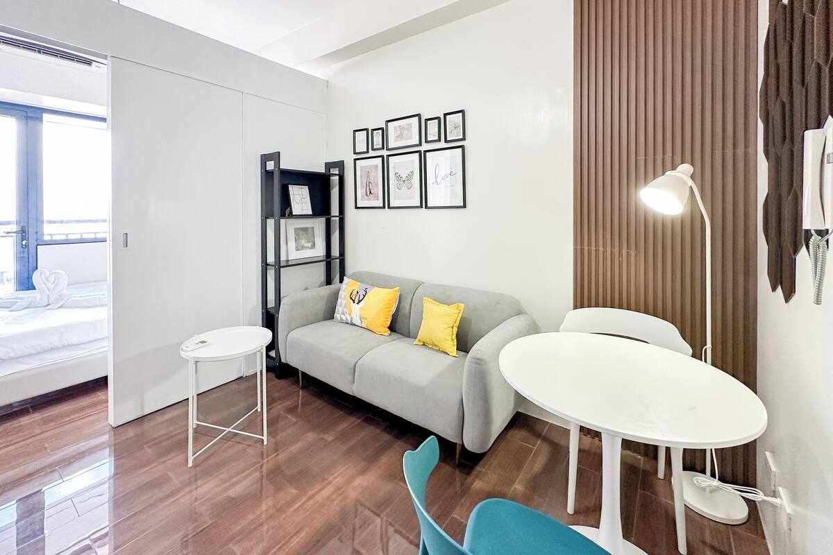 Basic Condo, 1 Bedroom, Balcony | Living area