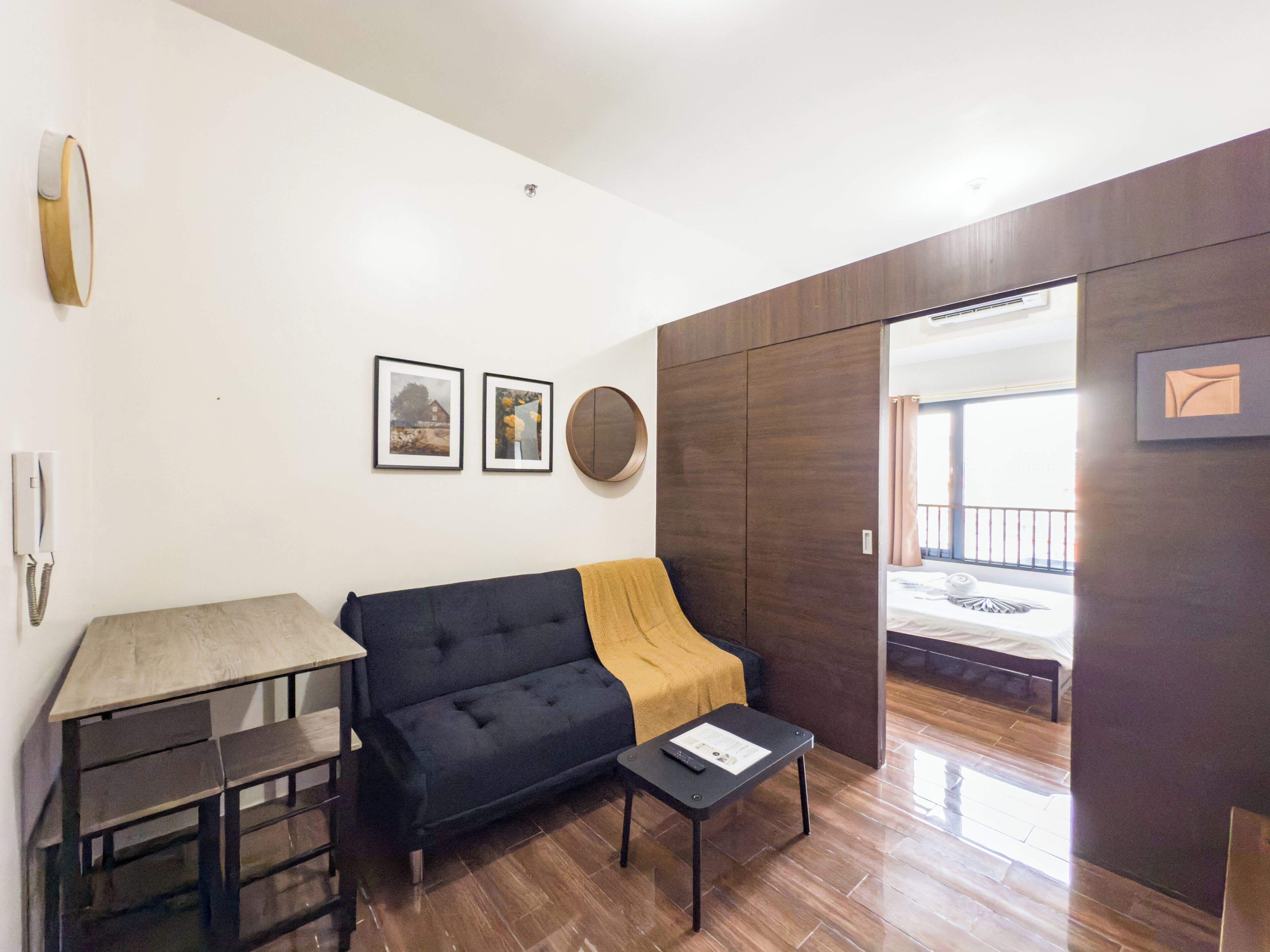 Classic Condo, Refrigerator & Microwave, City View | Living area