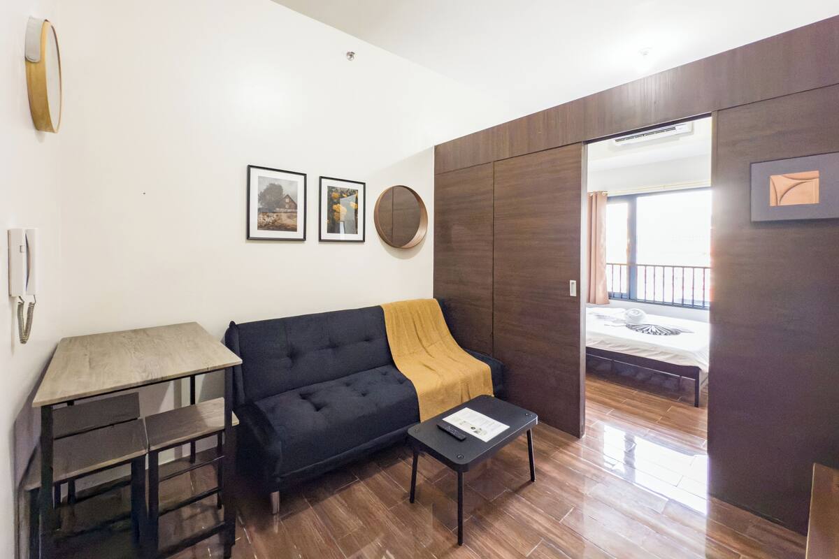 Classic Condo, Refrigerator & Microwave, City View | Living area