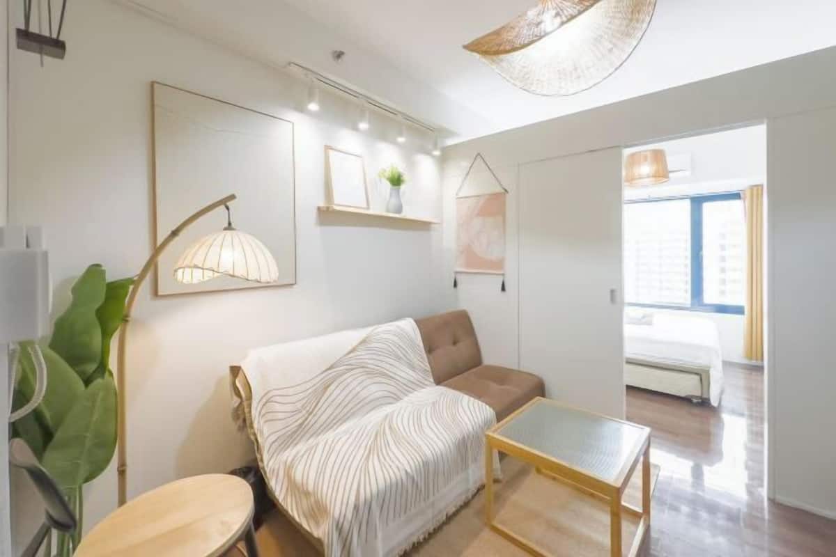 1 bedroom, individually decorated, individually furnished, desk