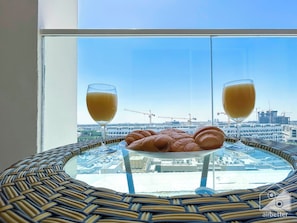 Balcony - Elegant Studio With Balcony & View Dubai (Dubai)