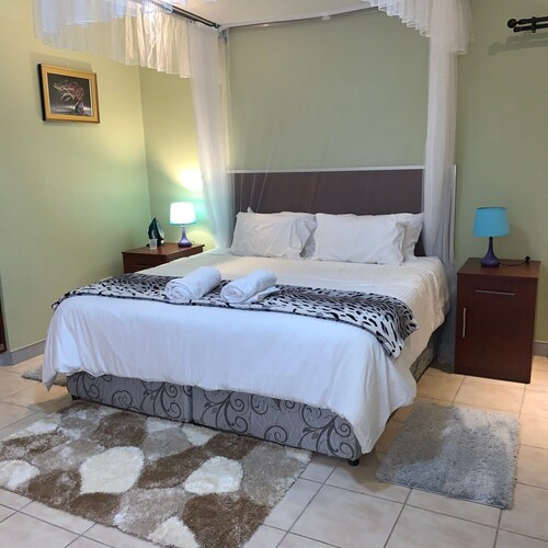 The Cottage: 3 bedrooms. Rest & Peace Assured 