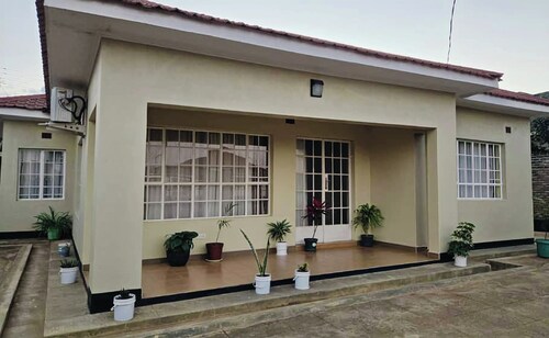 The Cottage: 3 bedrooms. Rest & Peace Assured 