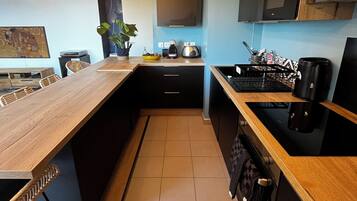 Micro-ondes, four, plaque de cuisson, lave-vaisselle