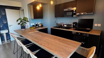 Micro-ondes, four, plaque de cuisson, lave-vaisselle