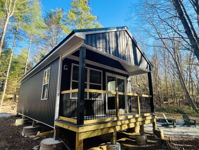 New cabin 1 mile from Blue Ridge Parkway. Minutes from Appalachian Trail




