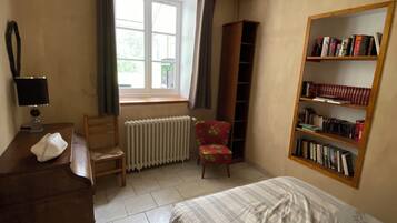 2 sovrum, resesÀng och sÀngklÀder