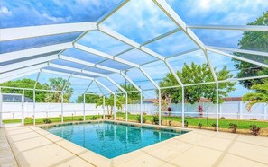 Outdoor pool, a heated pool - Luxurious Haven: Poolside Paradise for 11, Steps from Punta Gorda's Best! (Port Charlotte)