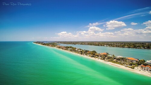 Luxurious Haven: Poolside Paradise for 11, Steps from Punta Gorda's Best!