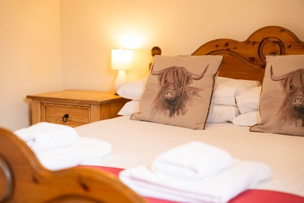 2 bedrooms, iron/ironing board, WiFi, bed sheets - Blackwater Old Blar Cottages Fort William (Fort William)