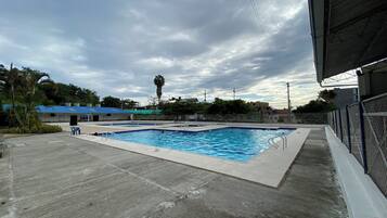 3 outdoor pools
