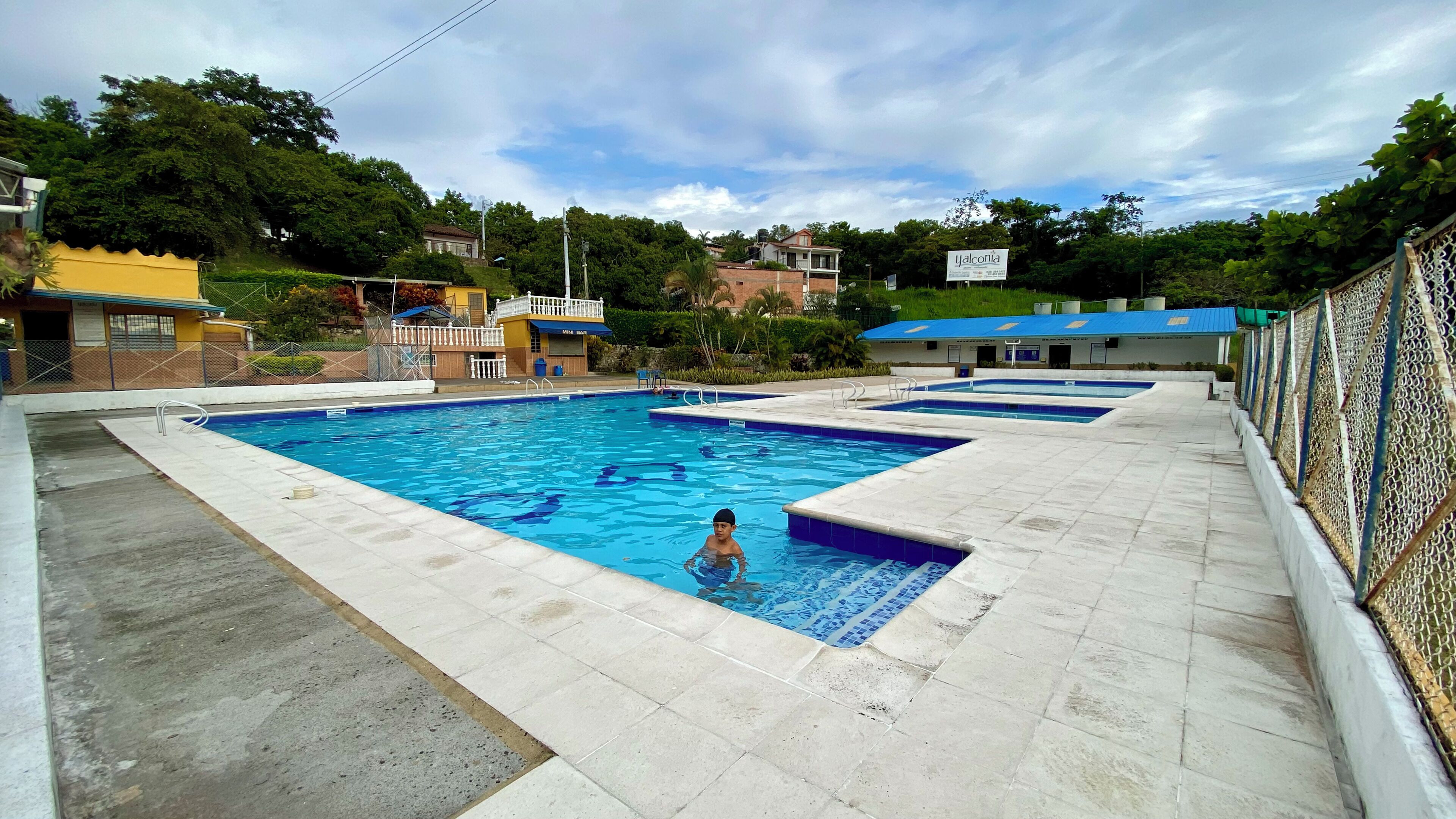 3 piscinas externas