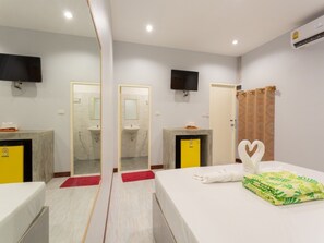 Standard Double Room | Desk, laptop workspace, free WiFi, bed sheets - OYO 75487 Prang Thip 306 Resort (Bangkok)