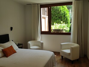 1 غرفة نوم ومكتب وسرير سفر و واي فاي مجانًا