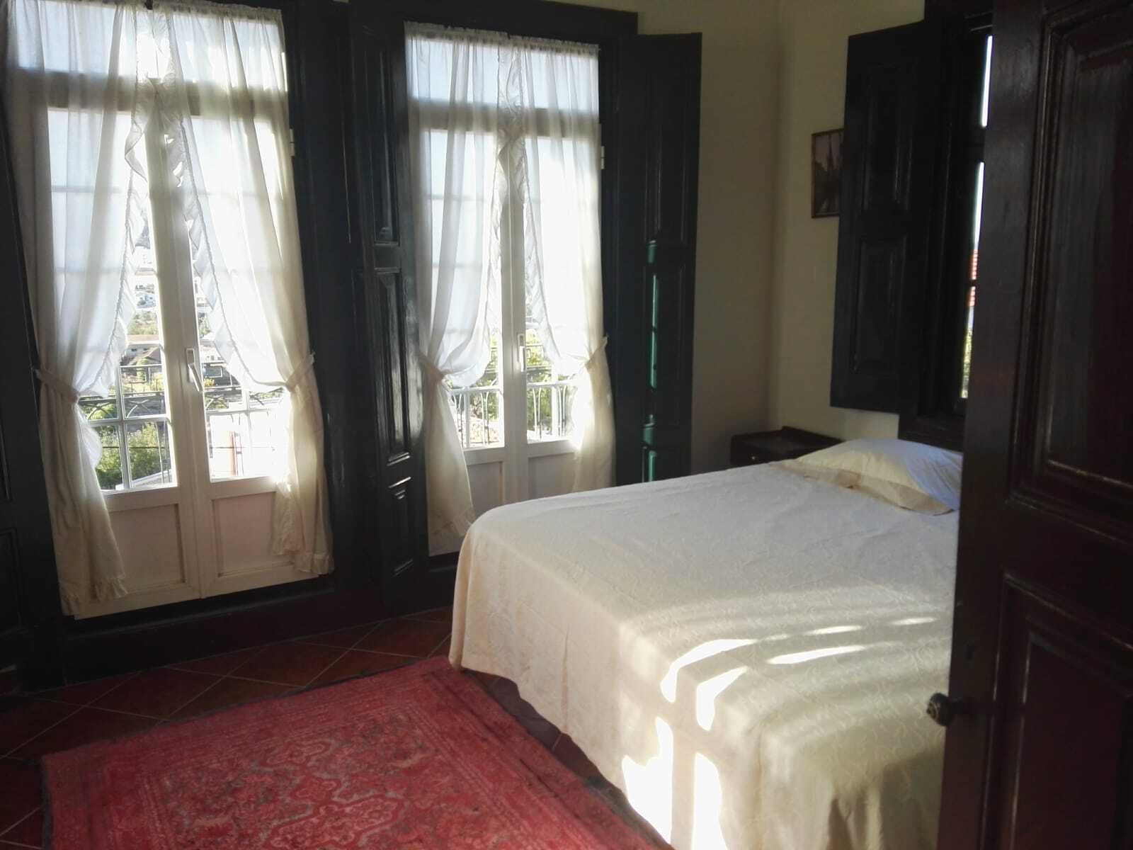 4 dormitorios, tabla de planchar con plancha, wifi gratis y ropa de cama