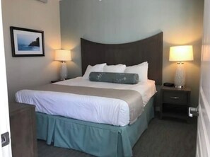 1 soverom, strykejern/-brett, wi-fi (mot et tillegg) og sengetøy