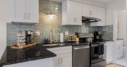 NEW! Comfy 1 Bedroom Flat | Hollywood Suites