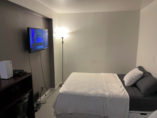 1 bedroom, WiFi, bed sheets - Beautiful studio apartment with a nice balcony (The Bronx)