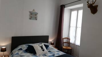 3 slaapkamers, een strijkplank/strijkijzer, wifi, beddengoed