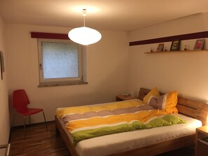 3 camere, una scrivania, ferro/asse da stiro, Wi-Fi gratuito