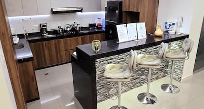 Lujoso Departamento. EN Estreno Centrico Cochera Porton Electrico