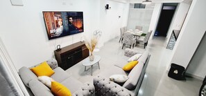 TV - Lujoso Departamento. EN Estreno Centrico Cochera Porton Electrico (Tacna)