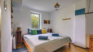 2 slaapkamers, een bureau, reisbedje, gratis wifi