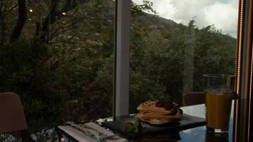 House, 1 Bedroom, Private Pool, Garden View | Dining room