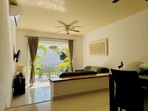 ヴィラ 3 ベッドルーム バルコニー ガーデンビュー | リビングルーム