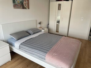 1 bedroom, desk, iron/ironing board, free WiFi