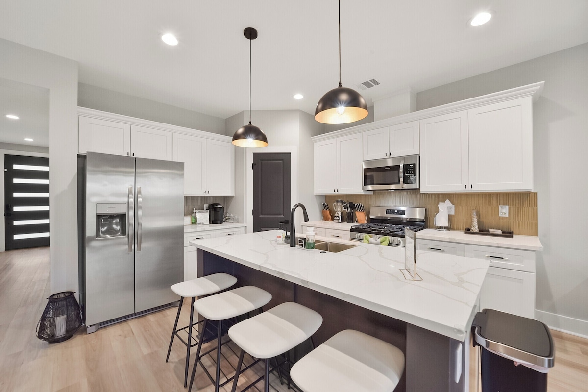 Photo 4 of Brand new home 3bd
close to Medical Center/Convention Ctr / Stadiums