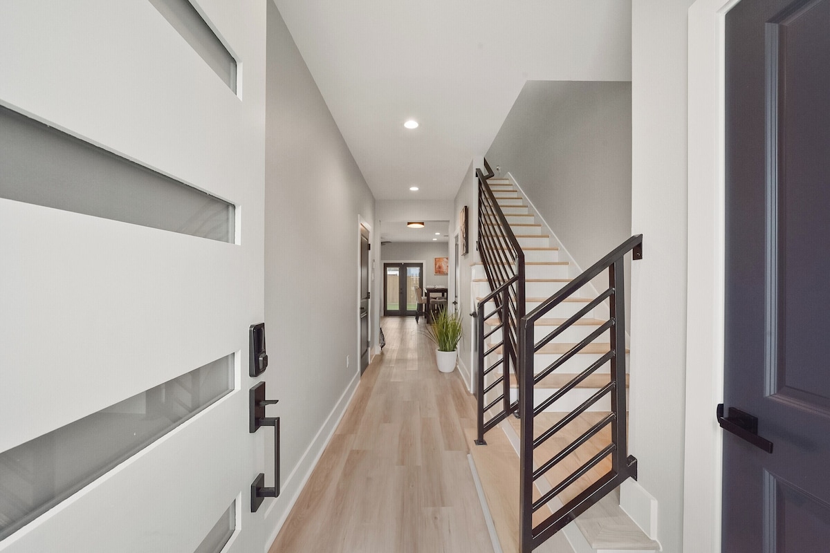 Photo 3 of Brand new home 3bd
close to Medical Center/Convention Ctr / Stadiums