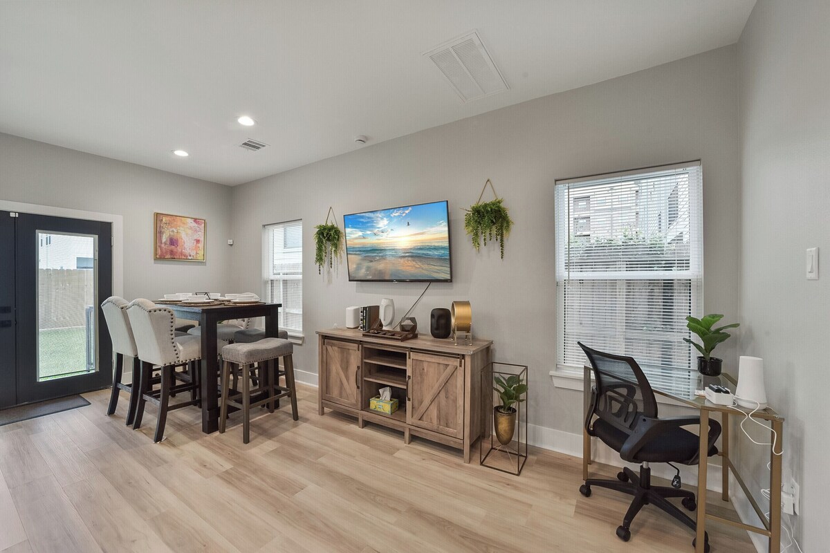 Photo 2 of Brand new home 3bd
close to Medical Center/Convention Ctr / Stadiums