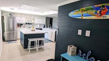 Leilighet, flere senger, balkong, havutsikt (Saida Tower 506) | Eget kjøkken | Kjøleskap, mikrobølgeovn, ovn og kokeplater