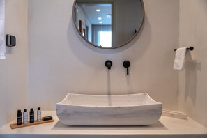 Shower, soap, shampoo, toilet paper