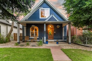 Exterior - Entire 3BR House w/ hot tub, free parking, RINO/DT (Denver)