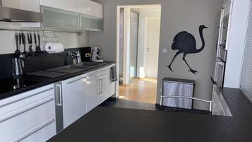 Lave-vaisselle, chaise haute