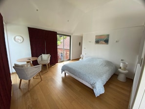 5 chambres, lit parapluie, Wi-Fi, draps fournis