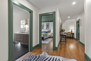 3 bedrooms, desk, WiFi, bed sheets - Cozy Cottage Close to Downtown (Beaufort)